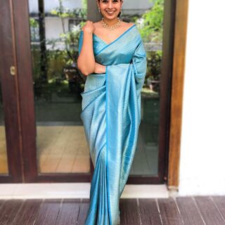 Deserving Firozi Soft Silk Saree with Comely Blouse Piece