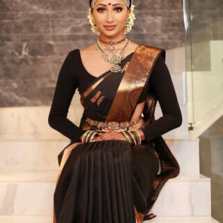 The Silk Women's Beautiful Black & Gold Rich Pallu Jacquard Kanchi Soft Silk Saree with 5.5 m in length